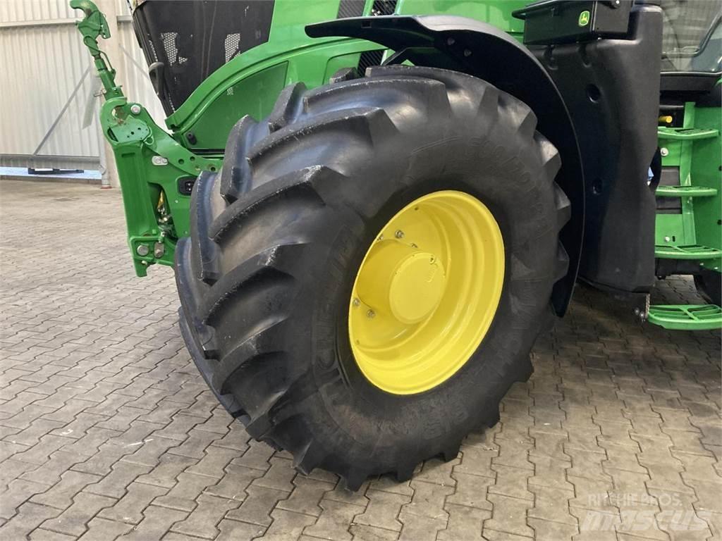 John Deere 6R 215 Trattori