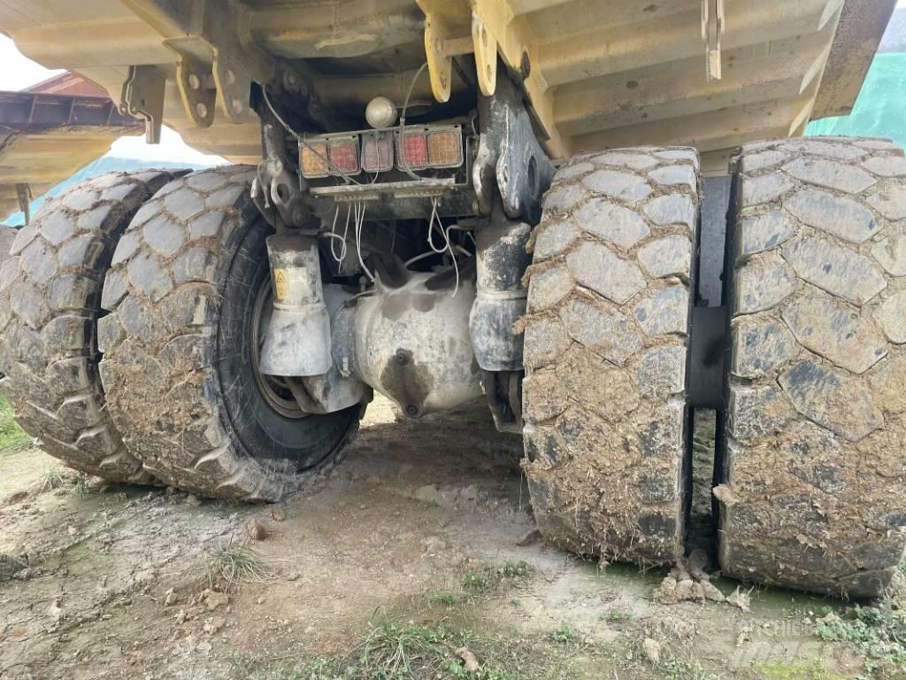 Komatsu HD 605-7 Dumper a telaio rigido