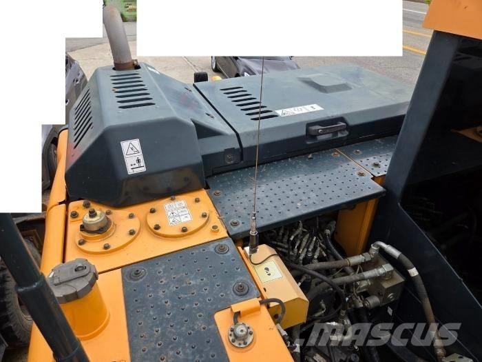 Hyundai HW 145 Escavatori gommati