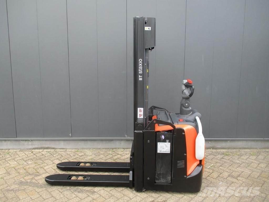 Toyota SPE 120L Transpallet uomo a terra