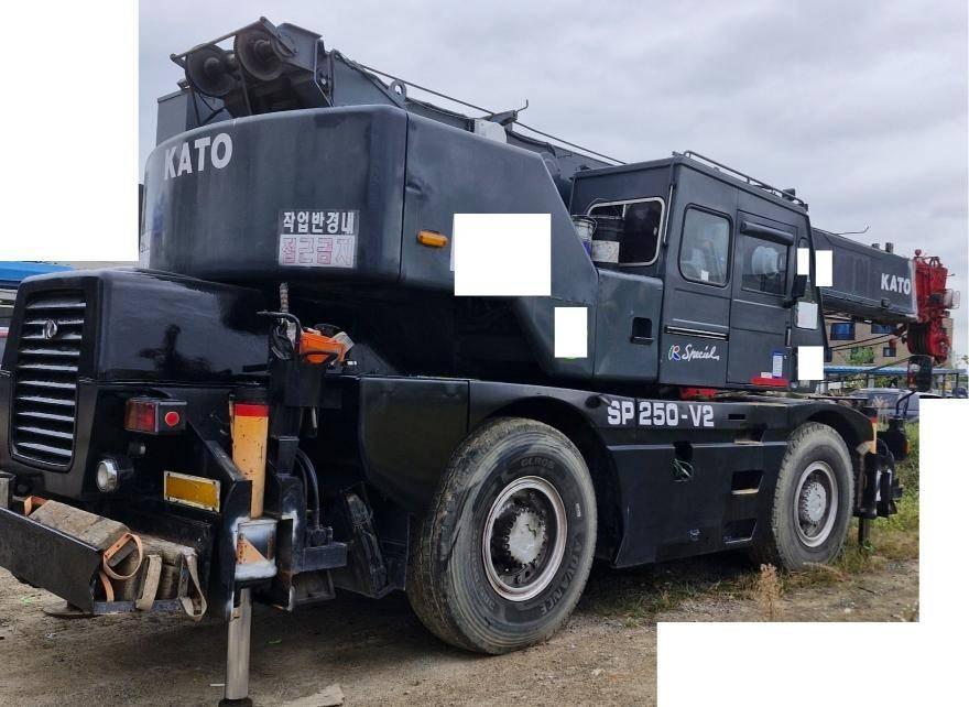 Kato KR 25 H V-2 Gru per terreni difficili