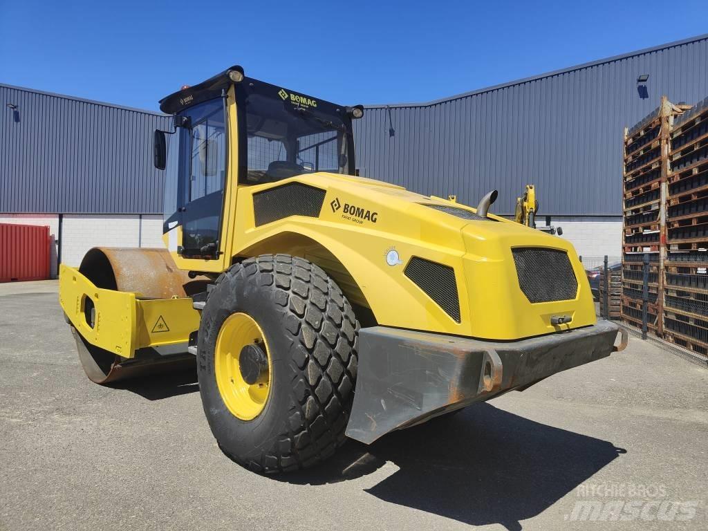 Bomag BW 211 D-50 Rulli gommati