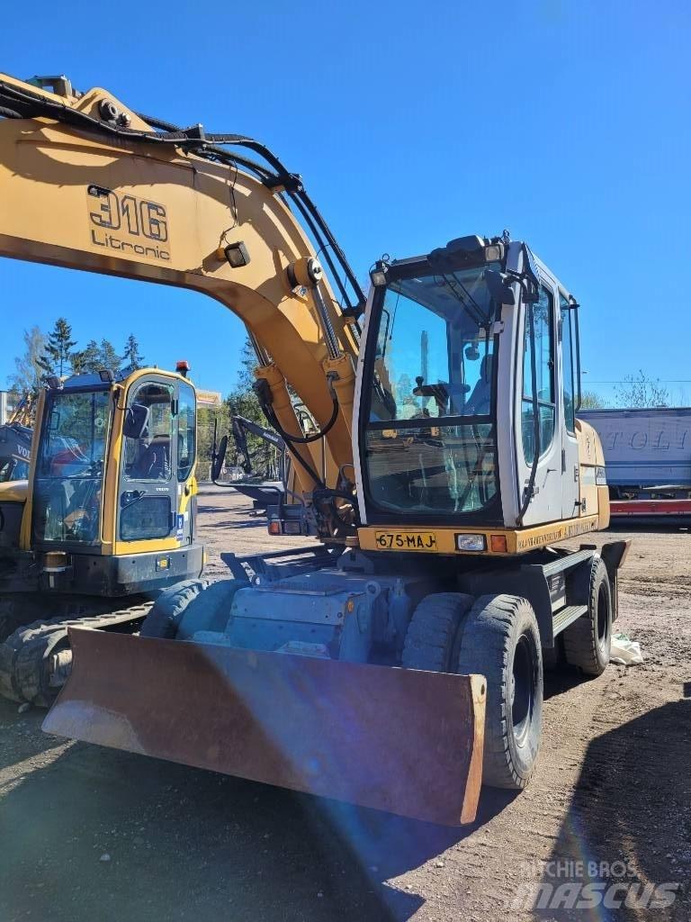 Liebherr 316 Escavatori gommati