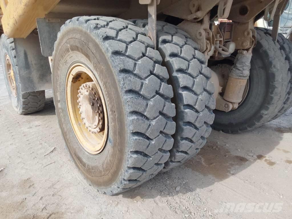 CAT 771 D Dumper a telaio rigido