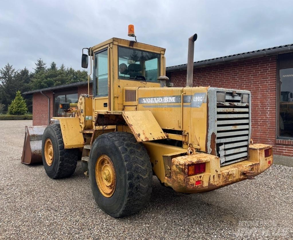 Volvo L90C Pale gommate