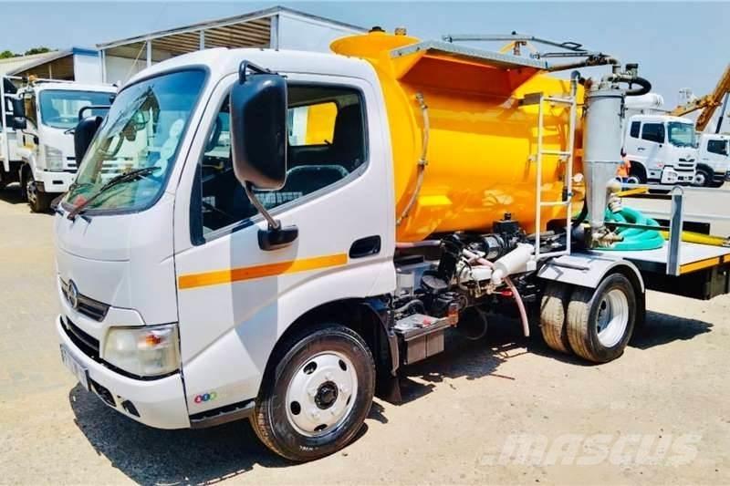 Hino 300 614 Camion altro