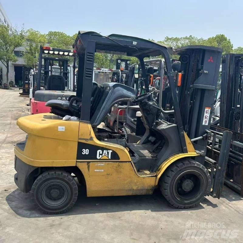 CAT 30 Carrelli elevatori diesel