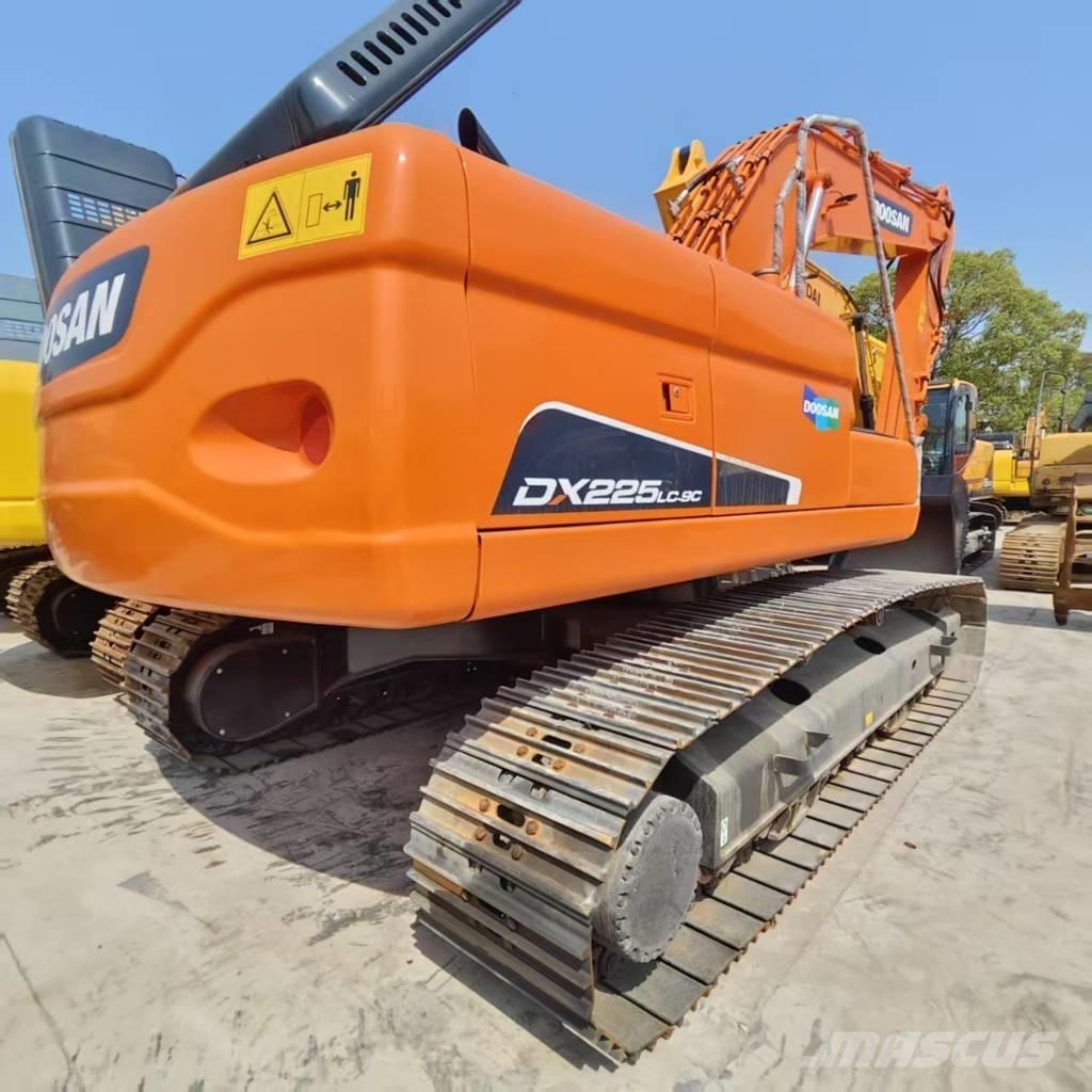 Doosan DX 225 LC Escavatori cingolati