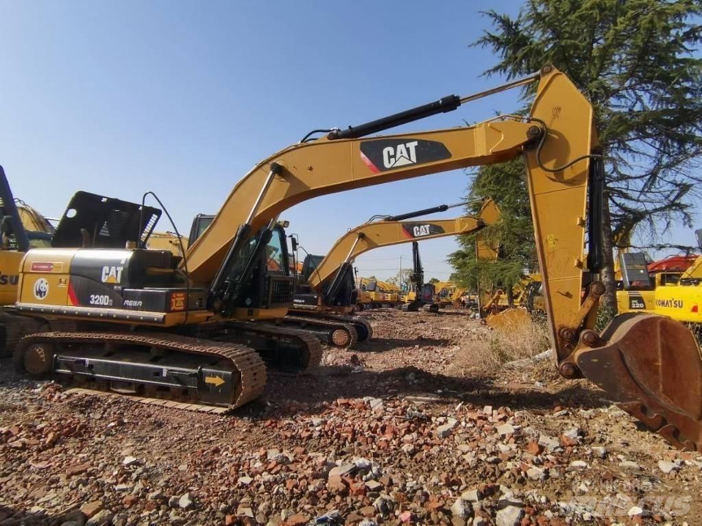 CAT 320 Escavatori medi 7t - 12t