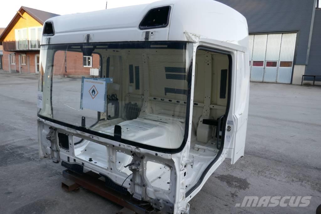 Scania P 410 Cabine e interni