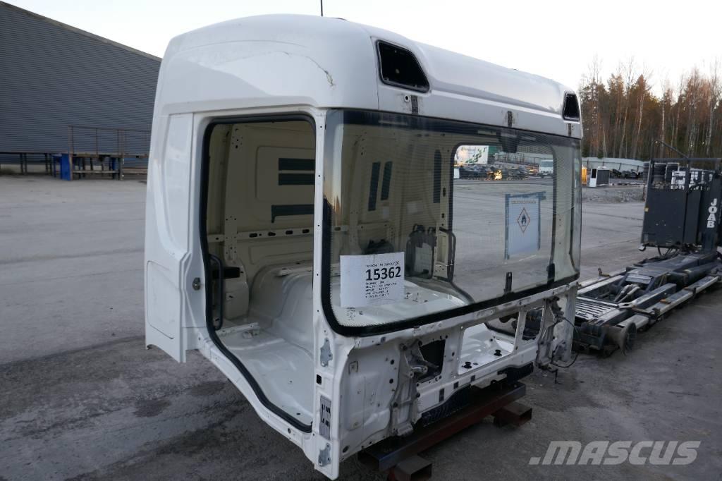 Scania P 410 Cabine e interni