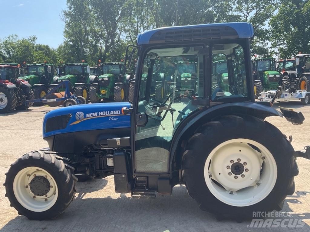 New Holland T 4.85 Trattori