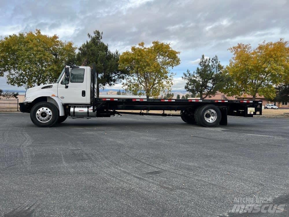 International 4300 Camion con sponde ribaltabili