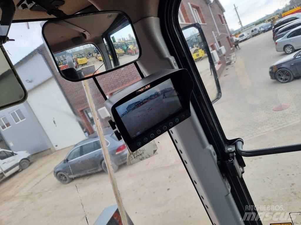 Doosan DL 200-3 Pale gommate