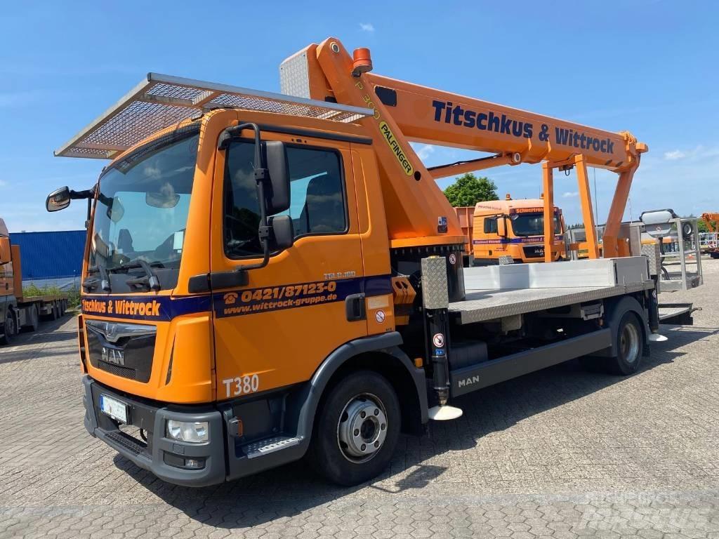 Palfinger P 300 Piattaforme autocarrate