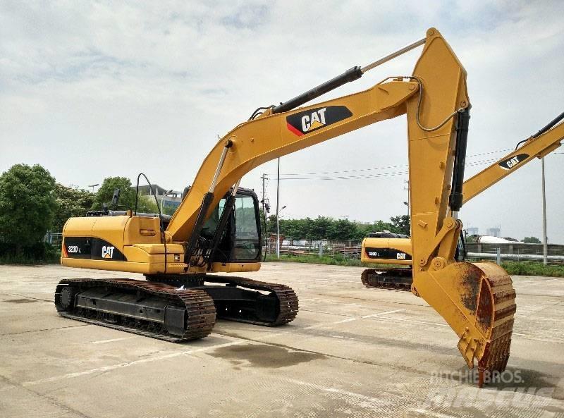 CAT 323 Escavatori cingolati