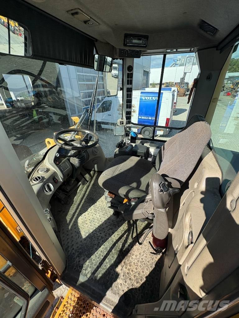 Volvo L110F Pale gommate