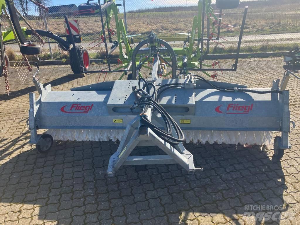 Fliegl Kost 2,8 m. Altri accessori per trattori