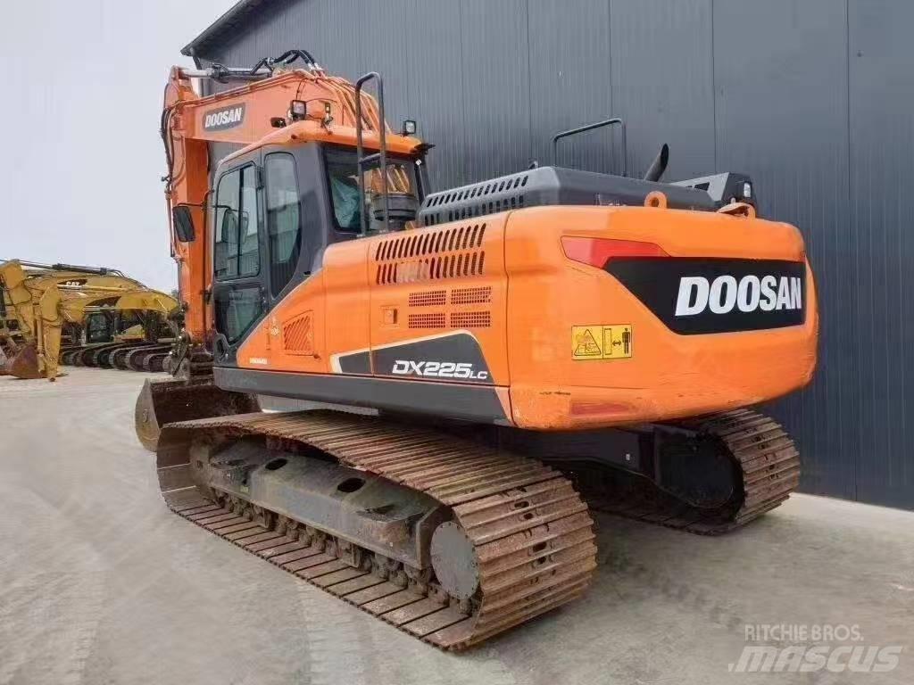 Doosan DX 225 LC Escavatori cingolati