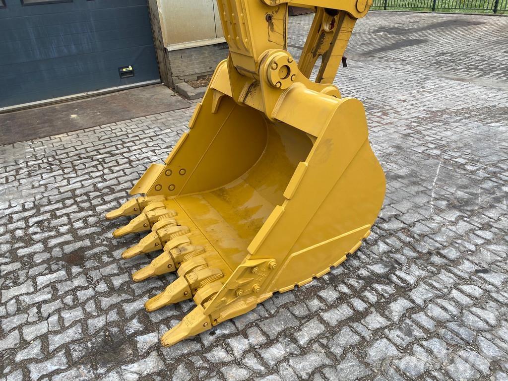 CAT 323D3 Escavatori cingolati