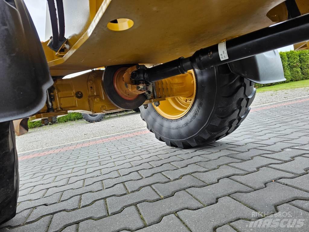 CAT 906 M Pale gommate
