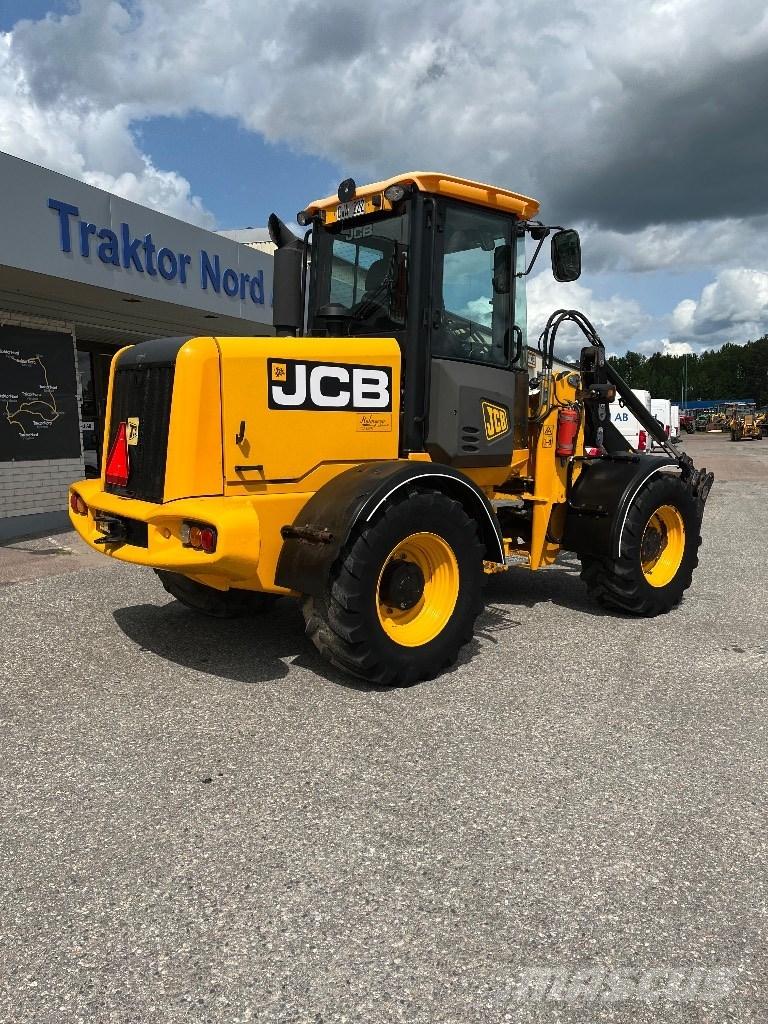 JCB 411 HT 6400 Tim Pale gommate