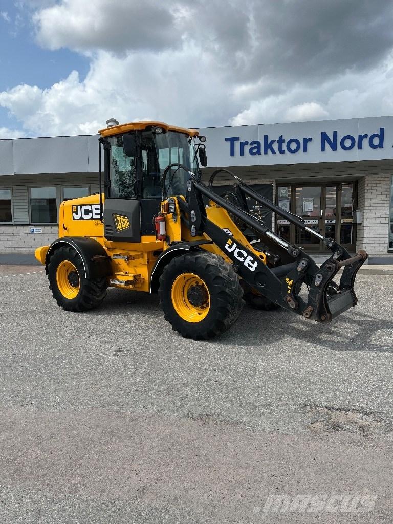 JCB 411 HT 6400 Tim Pale gommate