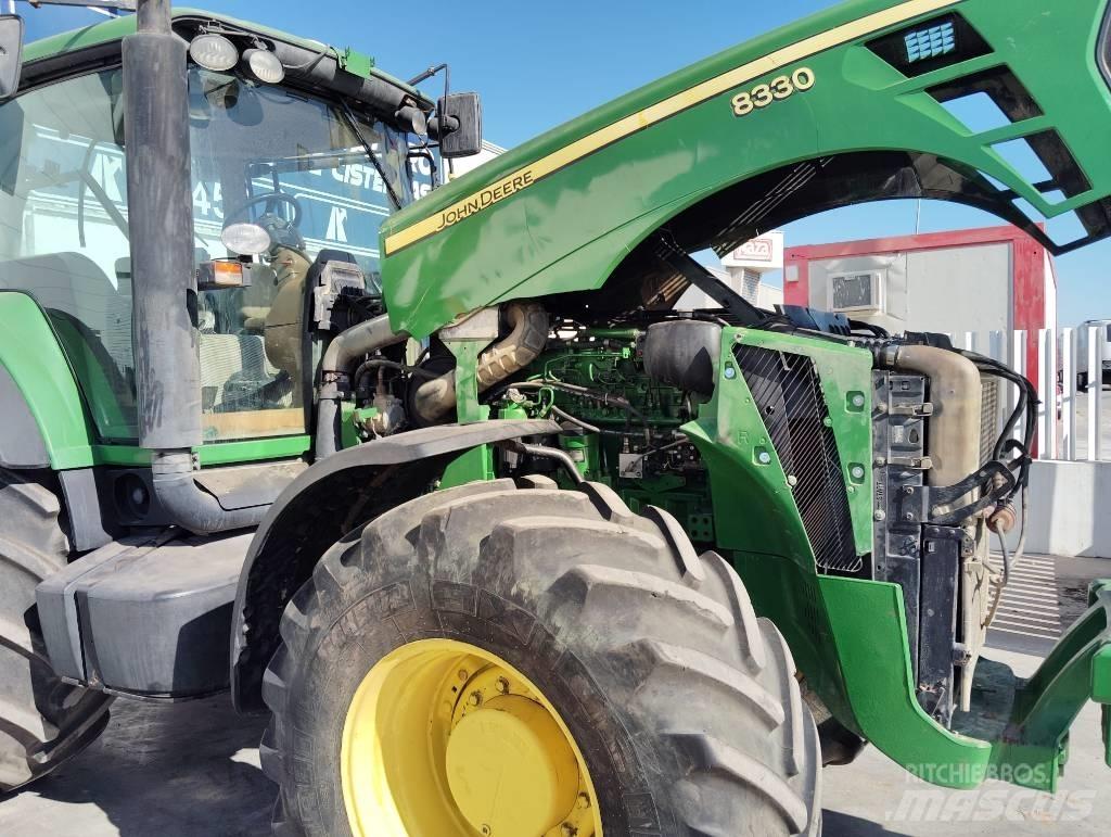 John Deere 8330 Trattori