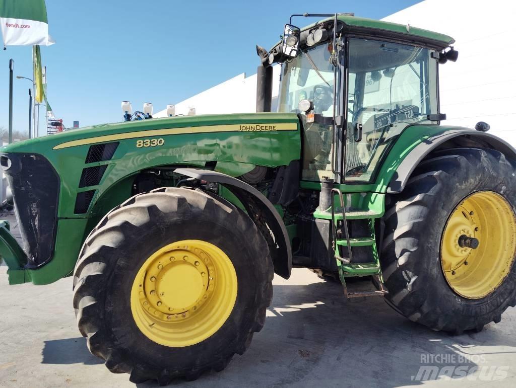 John Deere 8330 Trattori