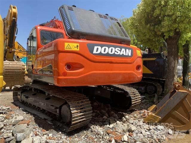 Doosan DX 225 LC Escavatori cingolati