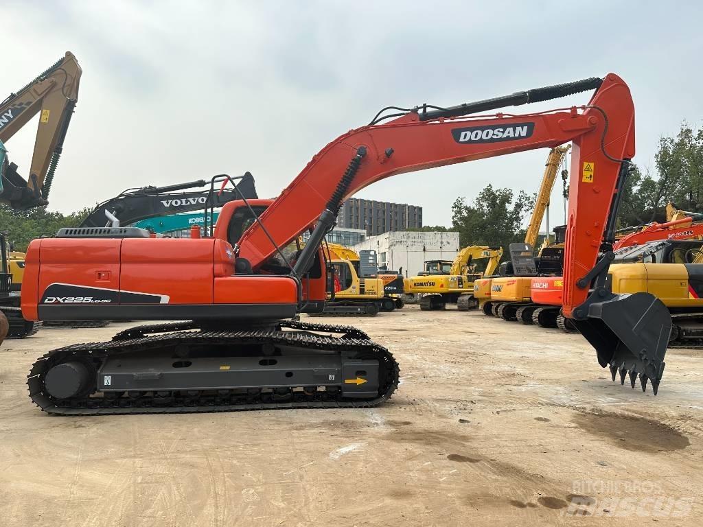 Doosan DX 225 LC-9 Escavatori cingolati