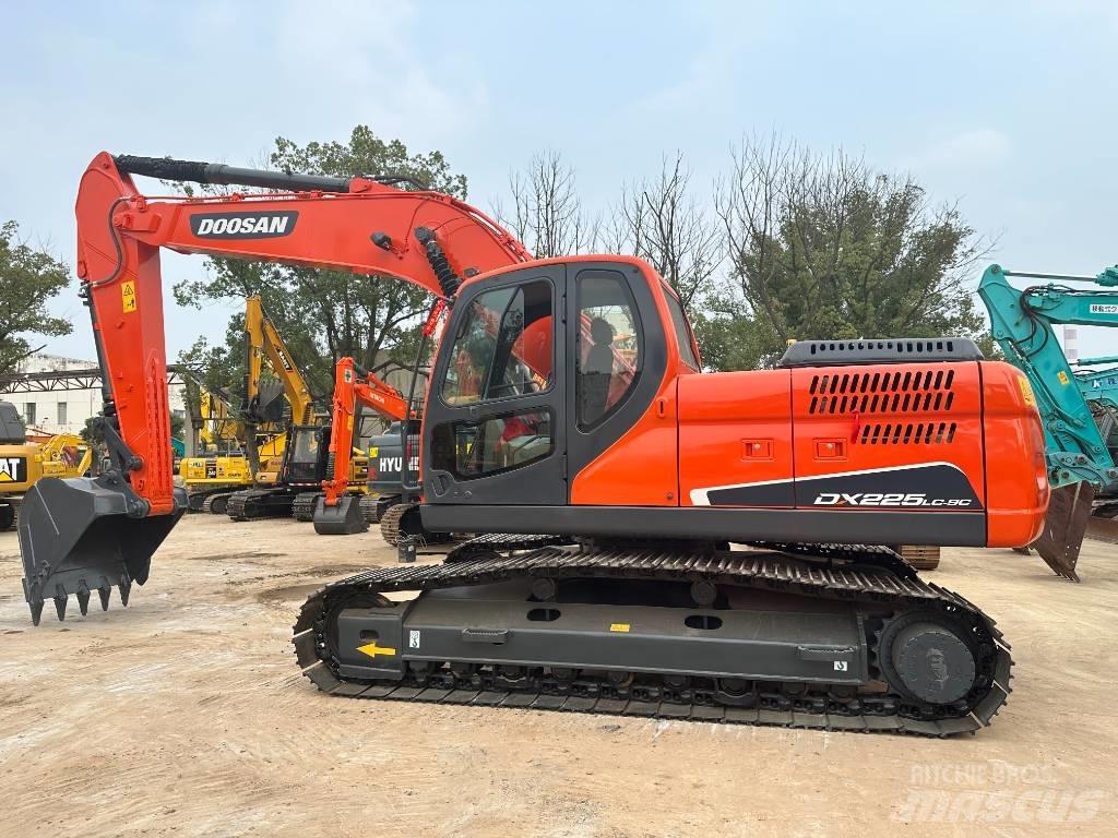 Doosan DX 225 LC-9 Escavatori cingolati