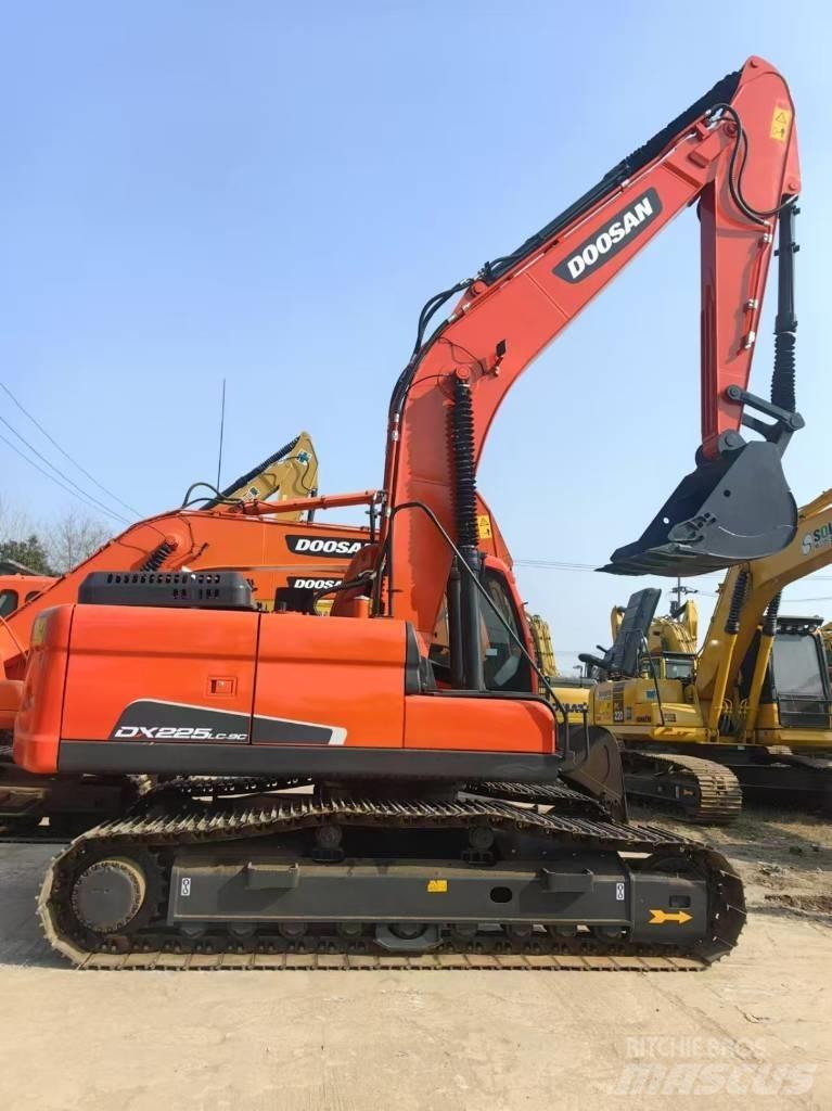 Doosan DX225LC-9C Escavatori cingolati