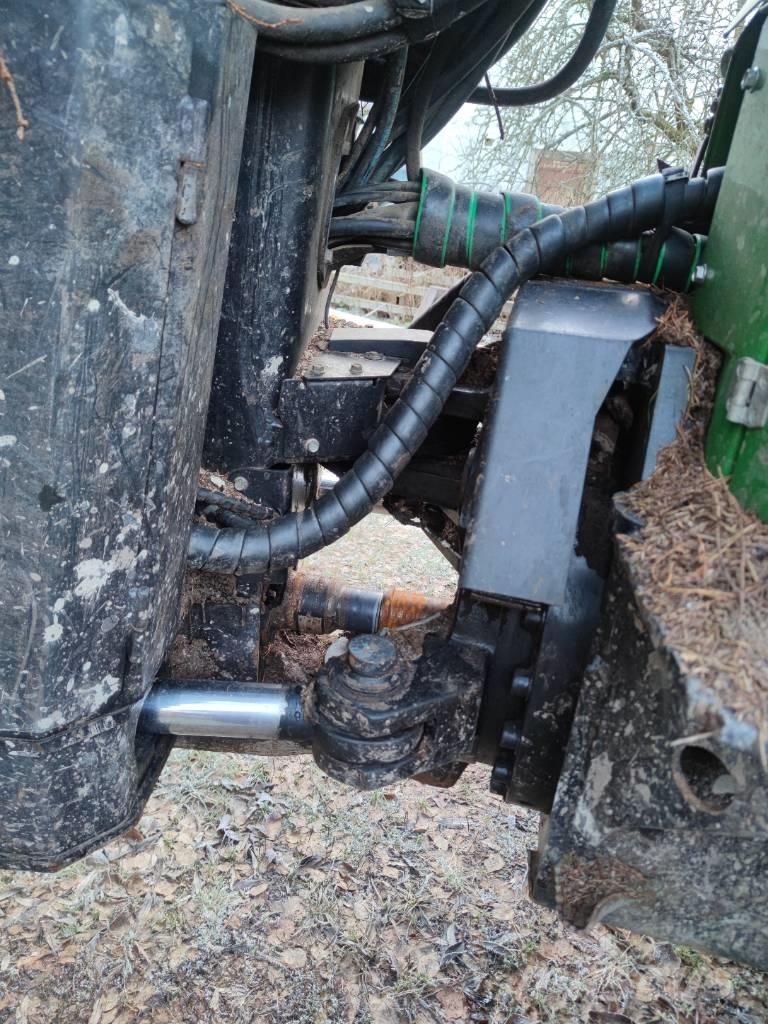 John Deere 1110 E Forwarder