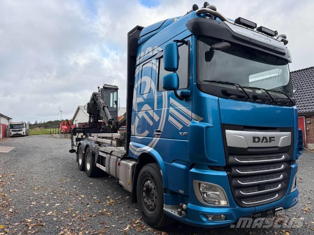 DAF XF 530 6x4 Camion per il trasporto di macchine forestali