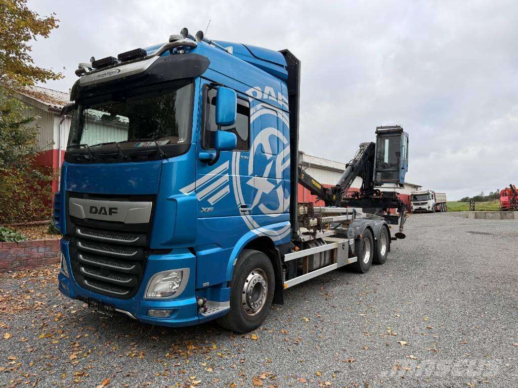 DAF XF 530 6x4 Camion per il trasporto di macchine forestali