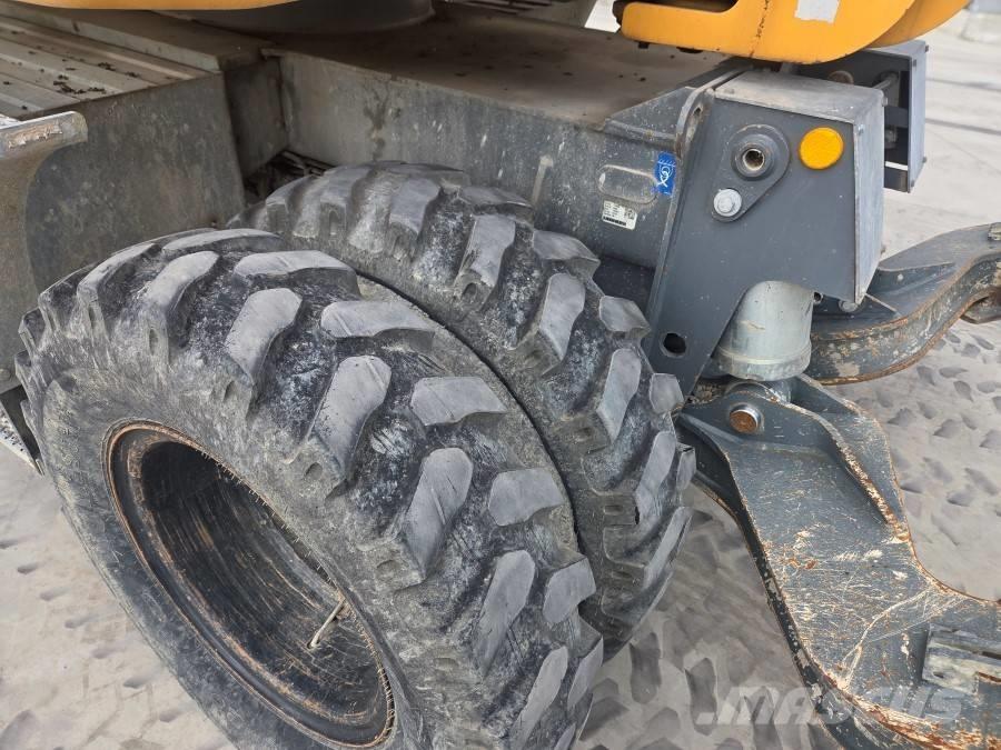 Liebherr 912 COMPACT Escavatori gommati