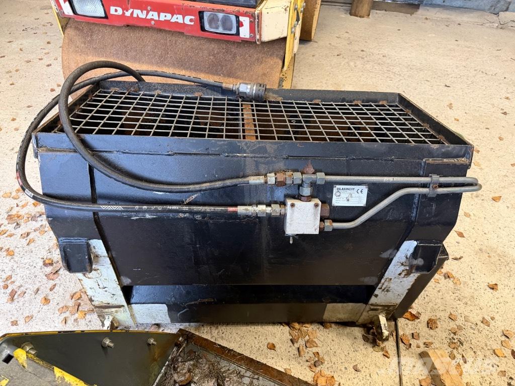 Vila Hiekoitin Attrezzature per trattori compatti