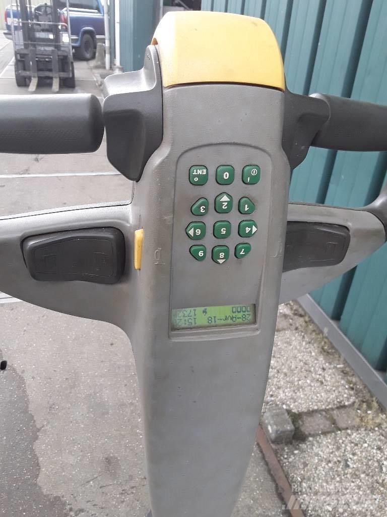 Nissan PLL160 Transpallet manuale