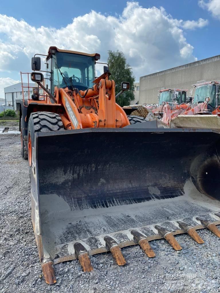 Doosan DL 420 Pale gommate