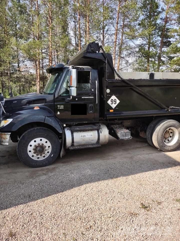 International 7500 Camion ribaltabili