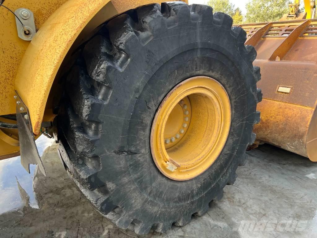 CAT 966K Pale gommate