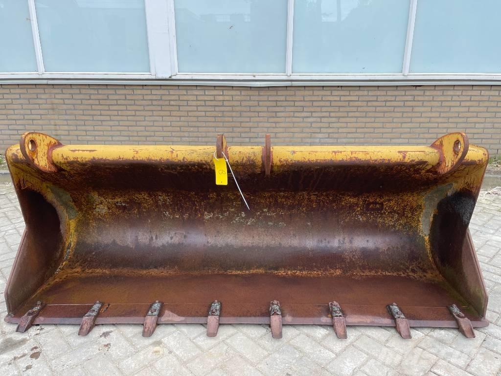 CAT Backhoe bucket Benne