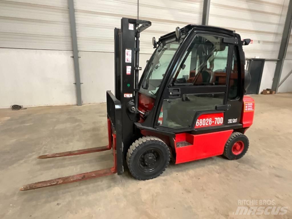 Nissan U1 D2 A 25 LQ Carrelli elevatori GPL