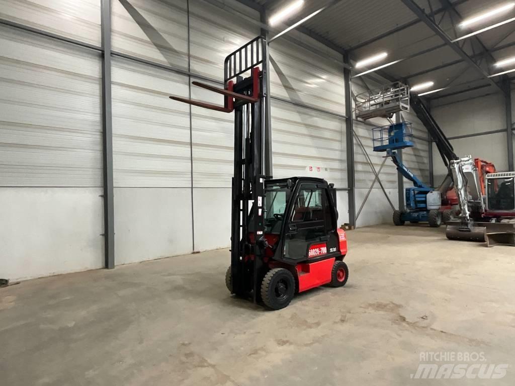 Nissan U1 D2 A 25 LQ Carrelli elevatori GPL
