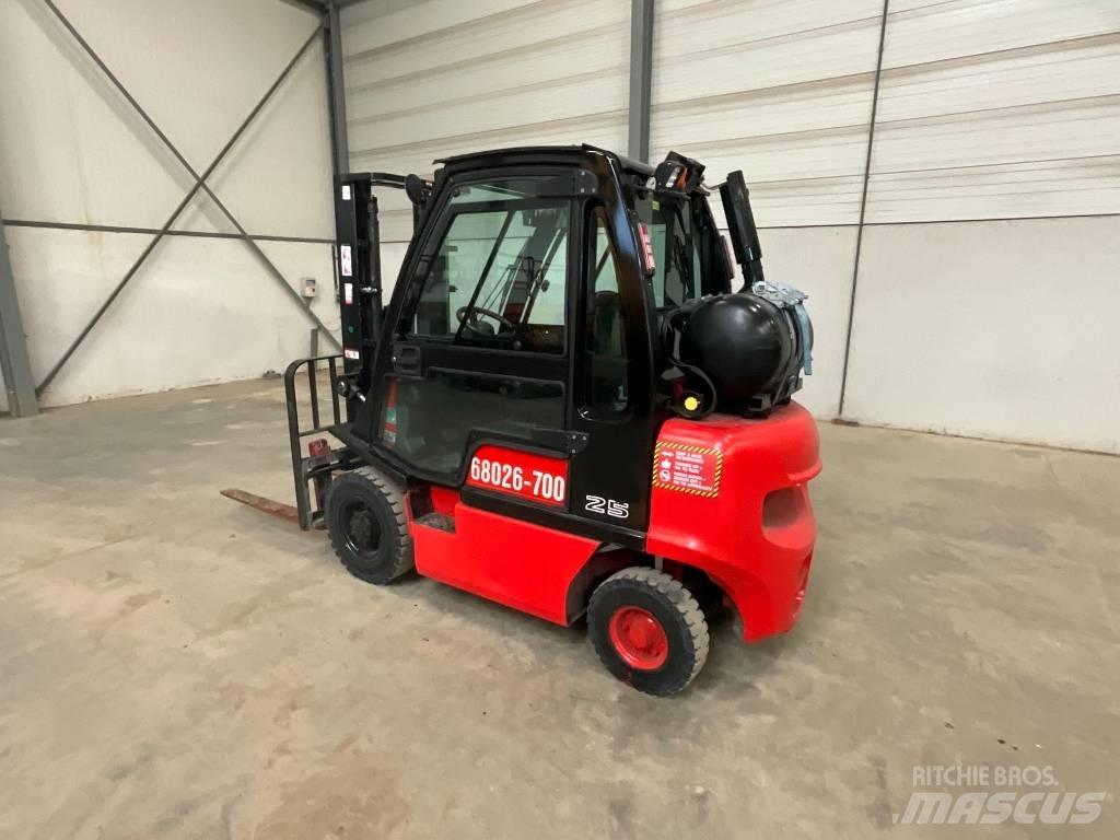 Nissan U1 D2 A 25 LQ Carrelli elevatori GPL