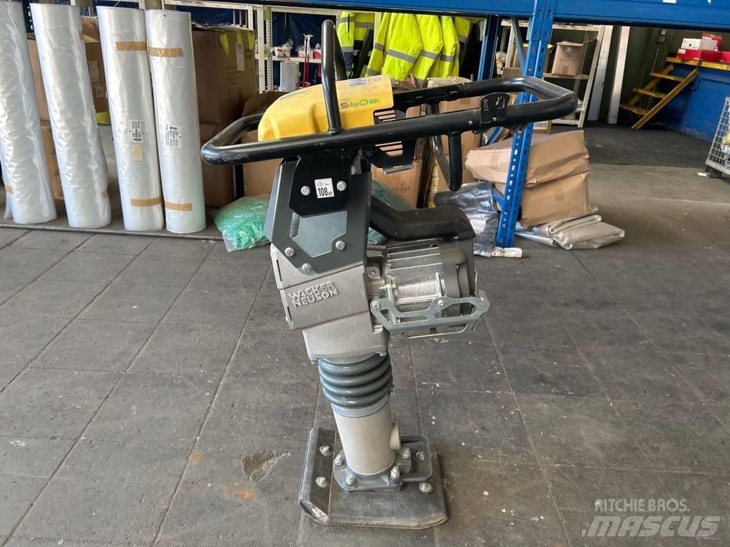 Wacker Neuson AS60e Vibrocostipatore verticale
