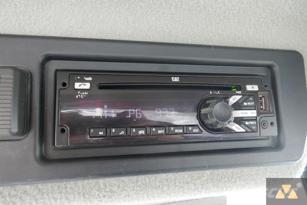 CAT 966M Pale gommate