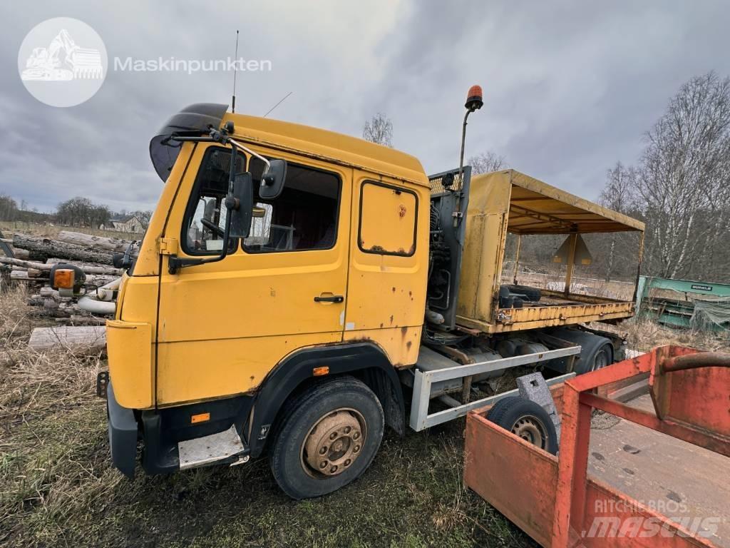 Mercedes-Benz 1117 L Camion con gancio di sollevamento