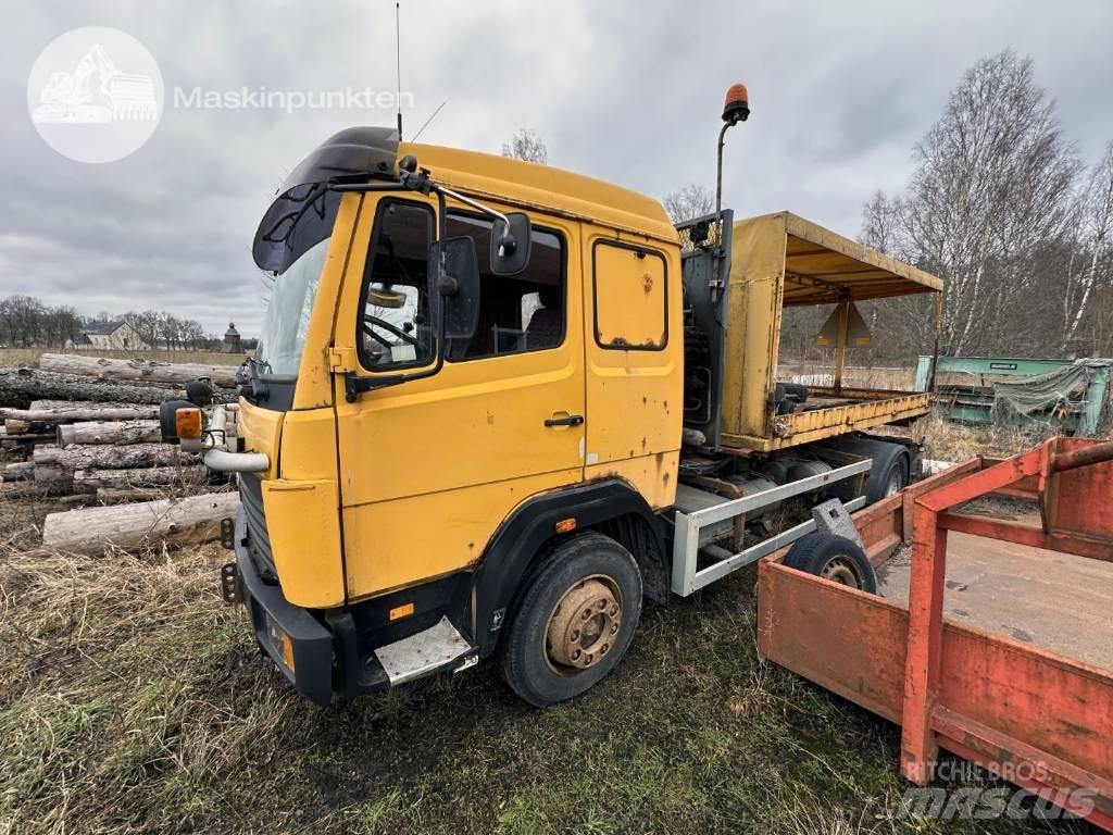 Mercedes-Benz 1117 L Camion con gancio di sollevamento